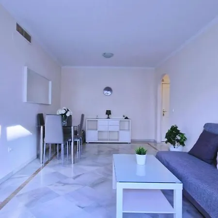 En La Playa Piscinas Jardines Puerto Banus Wifi Apartment *